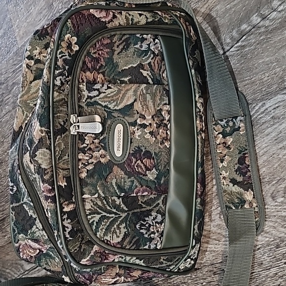 Protocol Vintage 1980's Floral Tapestry Luggage Weekender Bag & Carry On - Picture 3 of 14